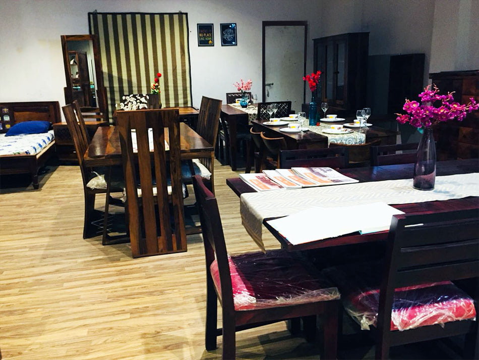 woodenstreet Experience store